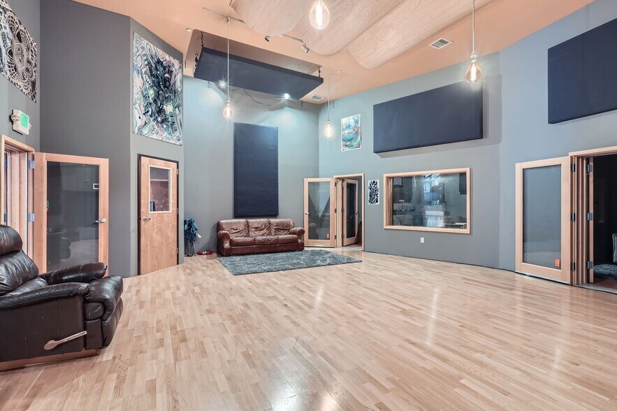 More Photos Of 11919 W I-70 N, Wheat Ridge Warehouse For Sale