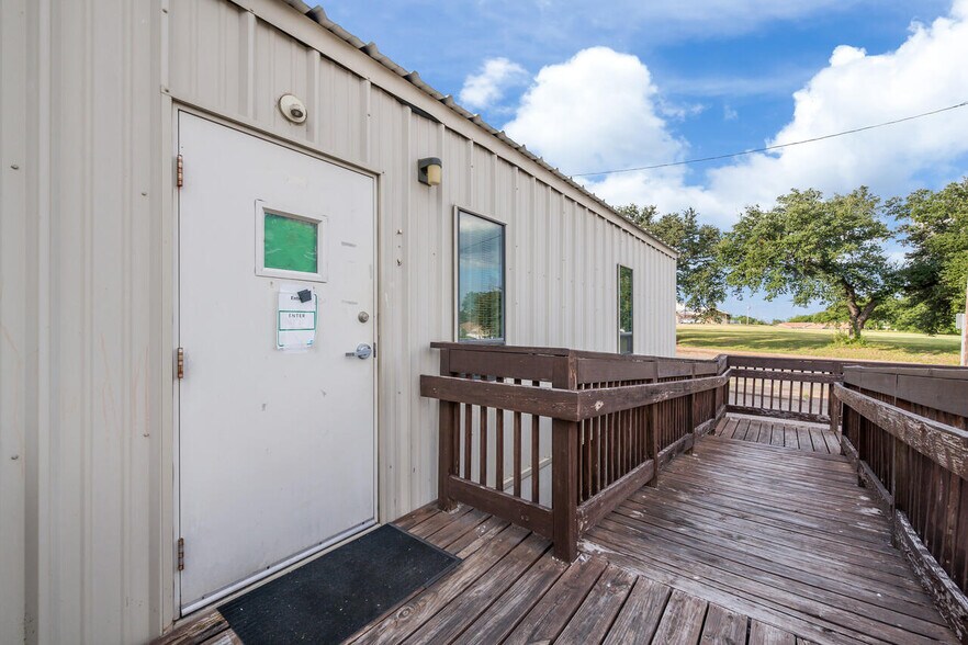 More Photos Of 2000 N 25th St, Waco Daycare Center For Sale