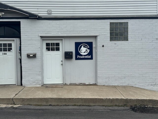 More Photos Of 108 Ball St, East Syracuse Flex For Sale