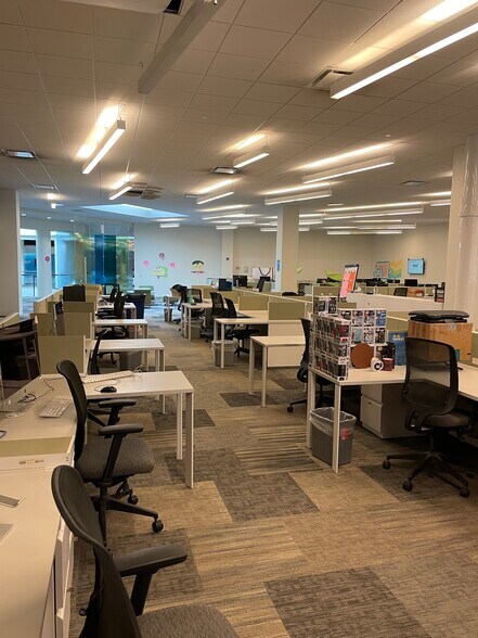 More Photos Of 49 W Maryland St, Indianapolis Storefront For Lease