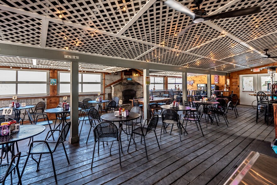 More Photos Of 5527 Oregonia Rd, Oregonia Restaurant For Sale