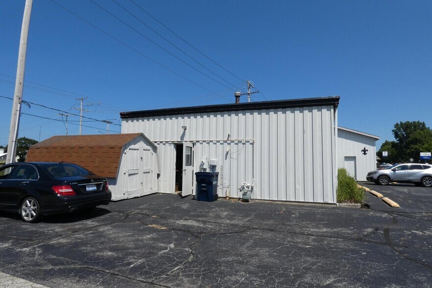 More Photos Of 2410 S Cleveland Ave, Saint Joseph Flex For Sale