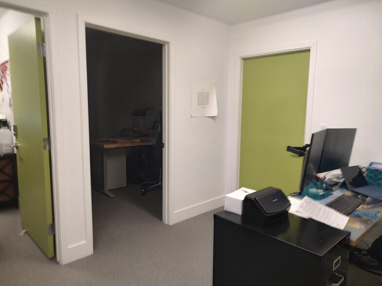 More Photos Of 4366 Independence Ct, Sarasota Warehouse For Lease