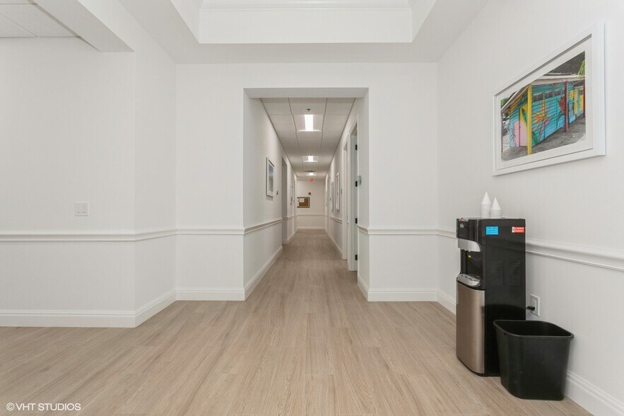 More Photos Of 2520 Tamiami Trl N, Nokomis Office For Sale