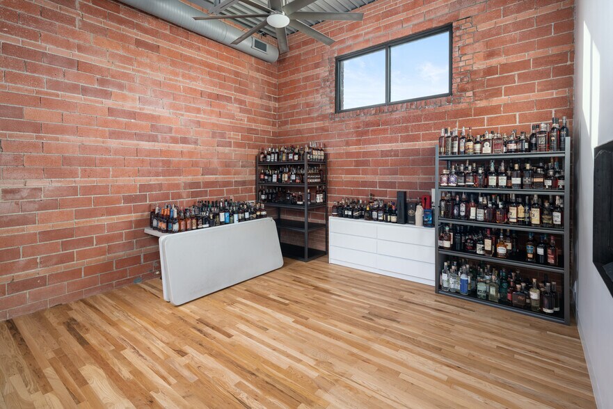 More Photos Of 127 Pittsburg St, Dallas Loft Creative Space For Lease