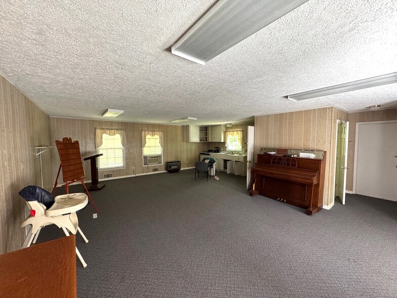 More Photos Of 1486 GA-51, Homer Specialty For Sale