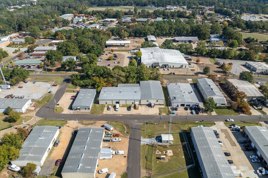 More Photos Of 216 Industrial Dr, Ridgeland Warehouse For Sale