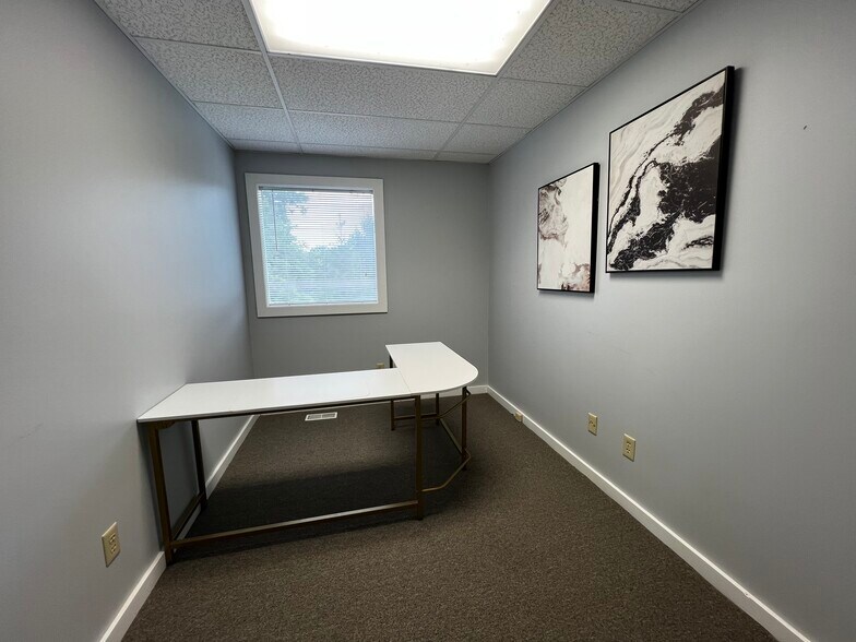 More Photos Of 1000 Ohio Pike, Cincinnati Office For Lease