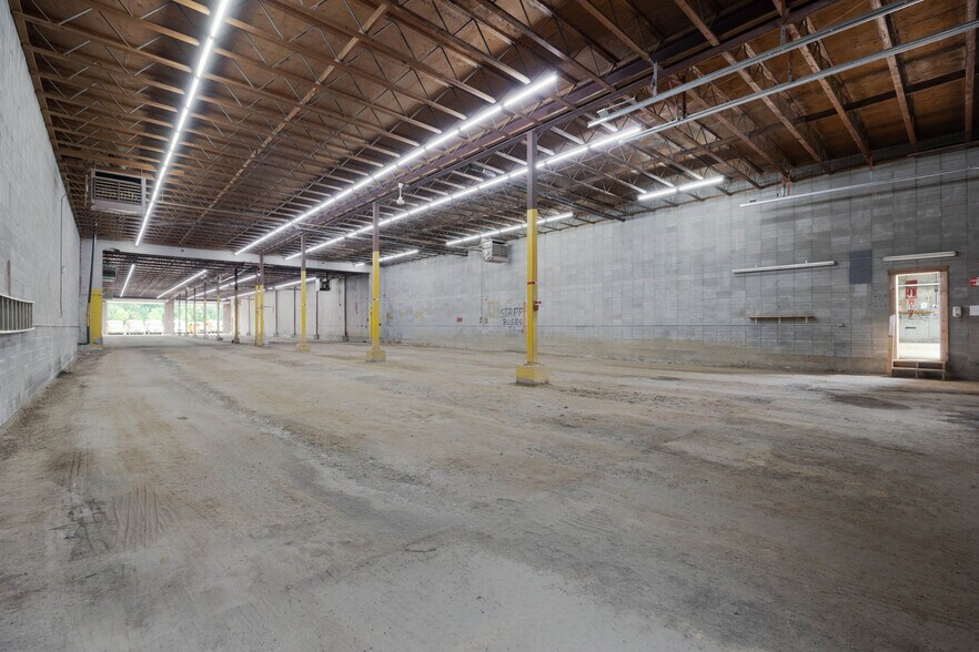 More Photos Of 8030 Golosky Av, Fort McMurray Truck Terminal For Lease