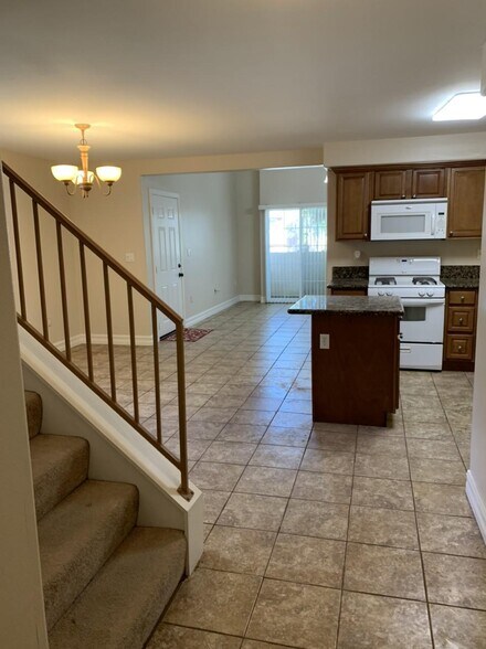 More Photos Of 17088 Chatsworth St, Granada Hills Apartments For Sale