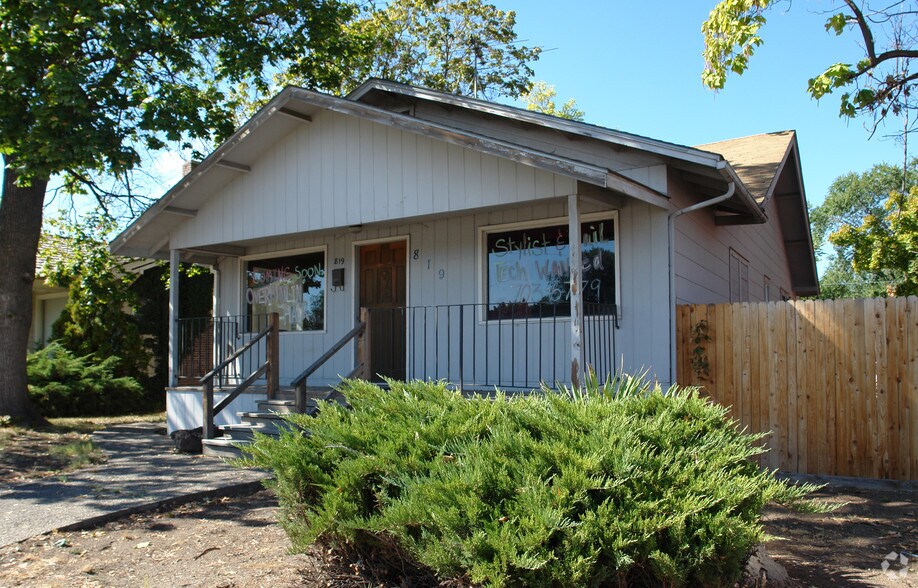 Primary Photo Of 819 12th Ave S, Nampa Storefront For Sale