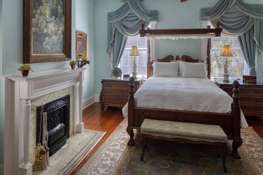 More Photos Of 14 E Taylor St, Savannah Specialty For Sale