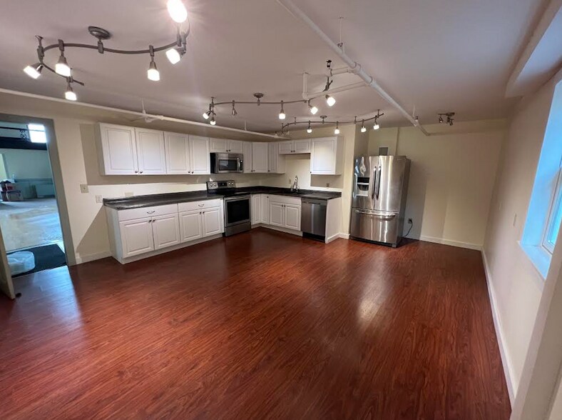 More Photos Of 45 Pearl St, Portsmouth Office For Sale