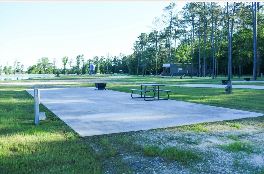 More Photos Of 1907 Pinecrest Rd, Trinity Trailer Camper Park For Sale