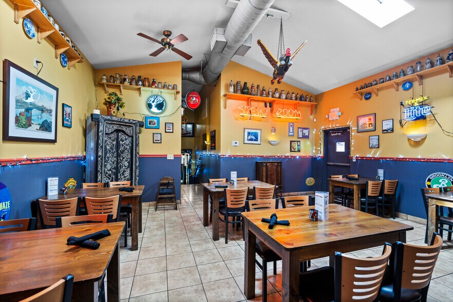 More Photos Of 3538 Columbia Pky, Cincinnati Restaurant For Sale