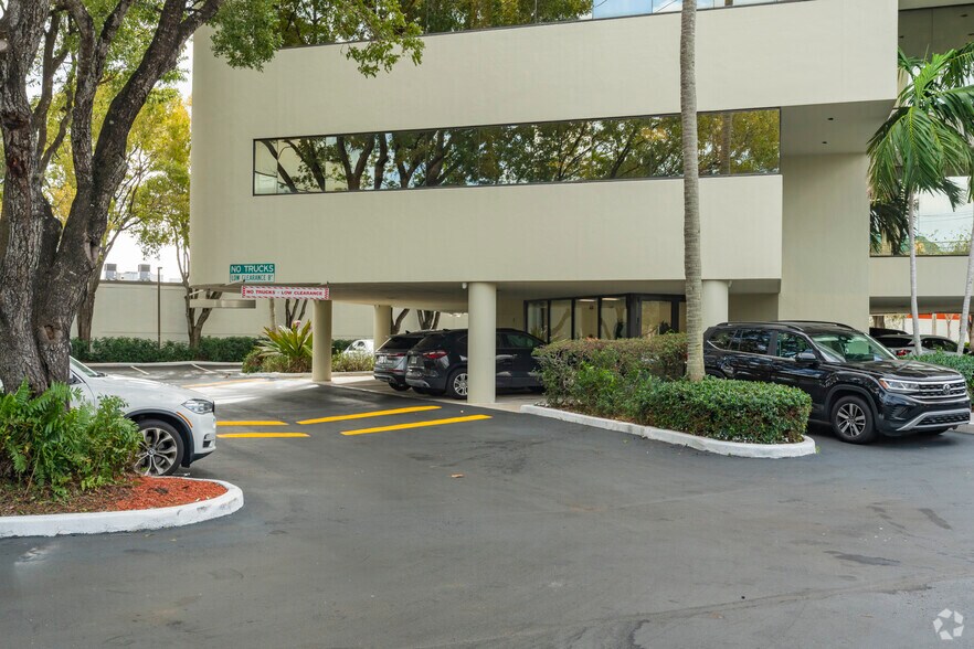 More Photos Of 1640 W Oakland Park Blvd, Fort Lauderdale Office For Sale