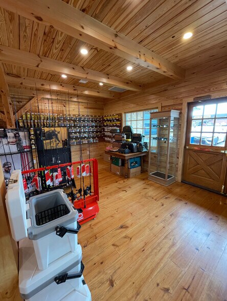 More Photos Of 104 MS-15, Pontotoc General Retail For Sale