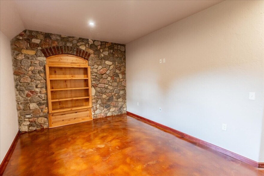 More Photos Of 4242 N Meridian Ave, Oklahoma City Office For Sale