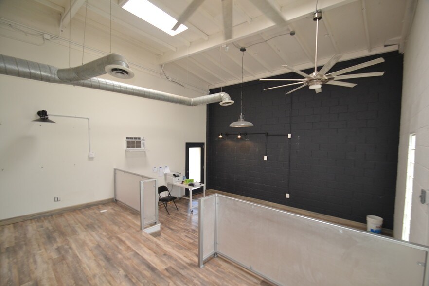 More Photos Of 11601 Pendleton St, Sun Valley Warehouse For Lease