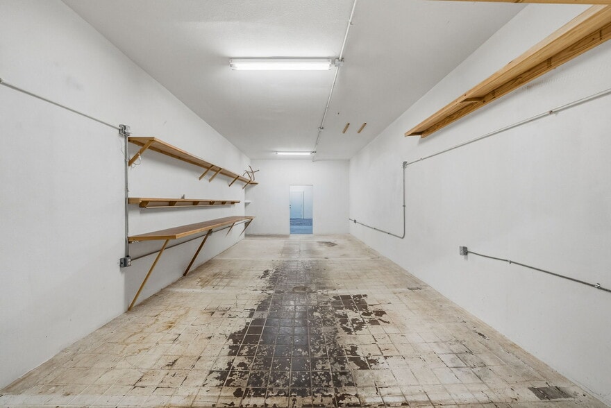 More Photos Of 586 W Avenue 28, Los Angeles Warehouse For Lease