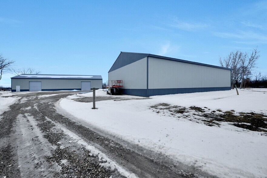 More Photos Of 5263 Harrisburg Pike, Grove City Warehouse For Lease