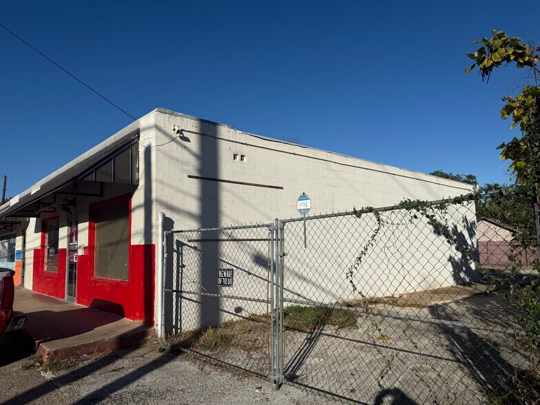 More Photos Of 1006-1012 N Sylvania Ave, Fort Worth Storefront For Lease