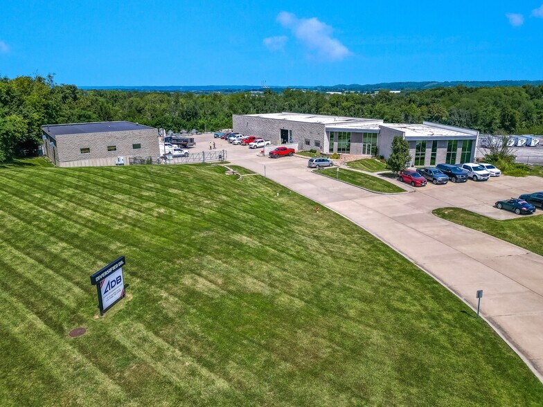 More Photos Of 109 Diversified Dr, Villa Ridge Service For Lease