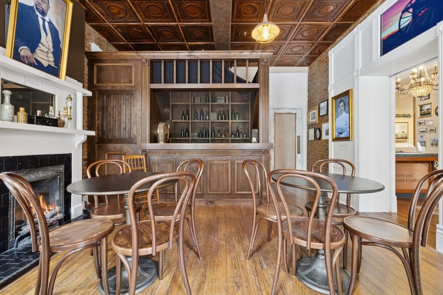 More Photos Of 108 Bridge St, Franklin Storefront For Sale