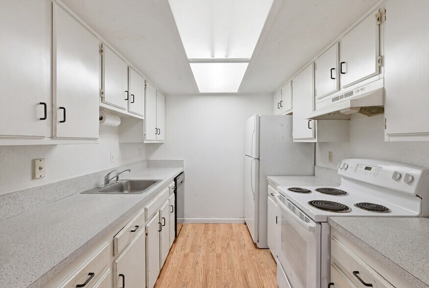 More Photos Of 14506 NE 6th Pl, Bellevue Apartments For Sale