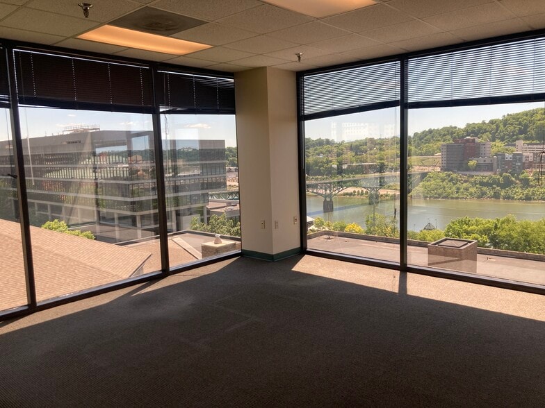 More Photos Of 550 W Main St, Knoxville Office For Lease