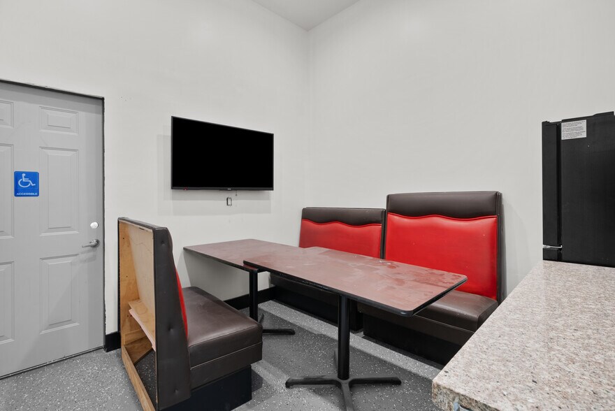 More Photos Of 6853-6865 Foothill Blvd, Tujunga Freestanding For Sale