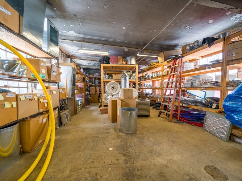 More Photos Of 50 Franklin St, Batavia Flex For Sale