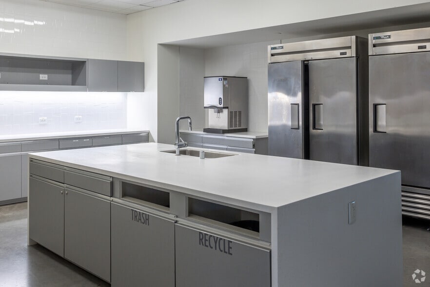 More Photos Of 6800 Weiskopf Ave, McKinney Office For Lease