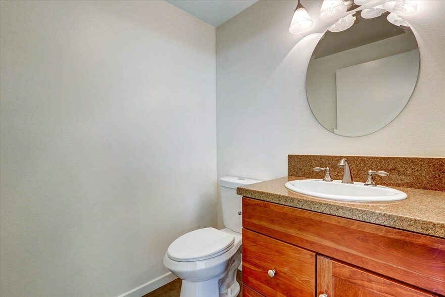 More Photos Of 7448 Deering Ave, Canoga Park Industrial For Sale