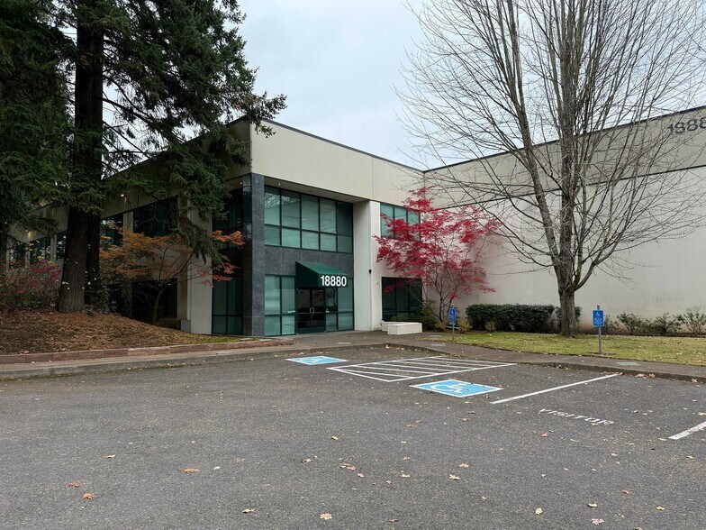 More Photos Of 18880 SW Teton Ave, Tualatin Warehouse For Lease