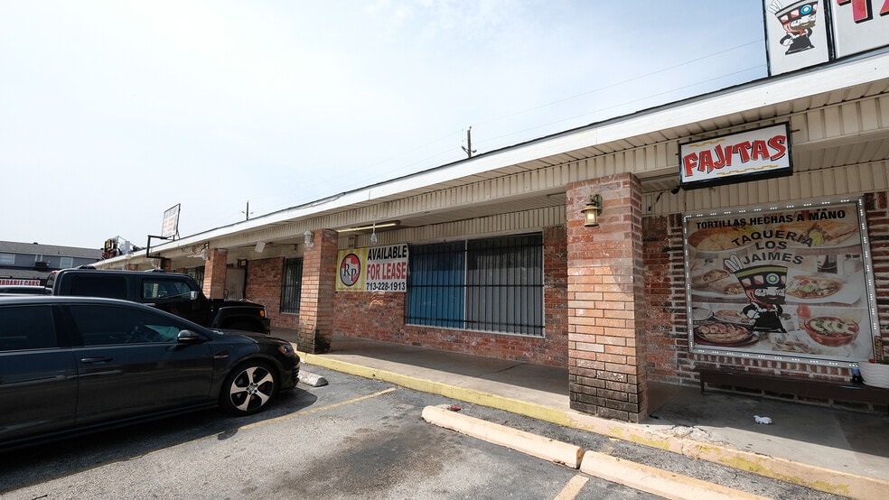 More Photos Of 6615-6627 Brittmoore Rd, Houston Storefront For Lease