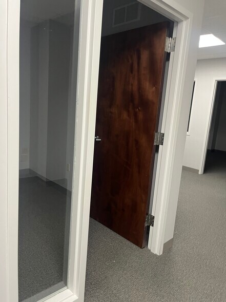 More Photos Of 202 1st St SE, Mason City Office For Lease