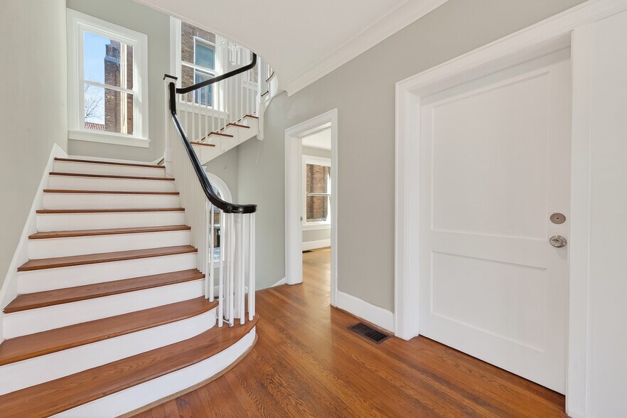 More Photos Of 3410 Austin St, Houston Office Residential For Lease