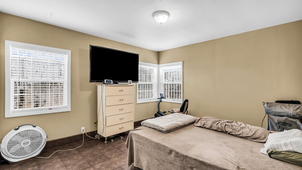 More Photos Of 909 53rd Ave, Oakland Warehouse For Sale