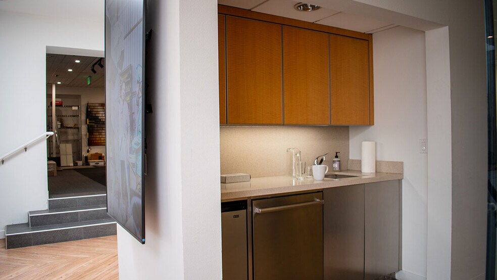 More Photos Of 1129 Pearl St, Boulder Unknown For Lease