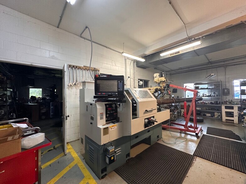 More Photos Of 420-440 Carey St, Deerfield Manufacturing For Sale