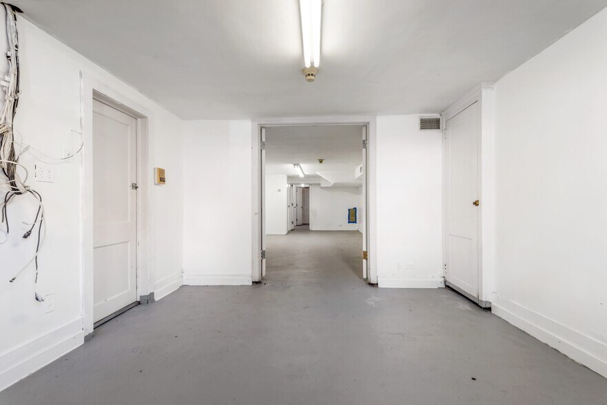 More Photos Of 5918 69th Ave, Ridgewood Office Residential For Lease