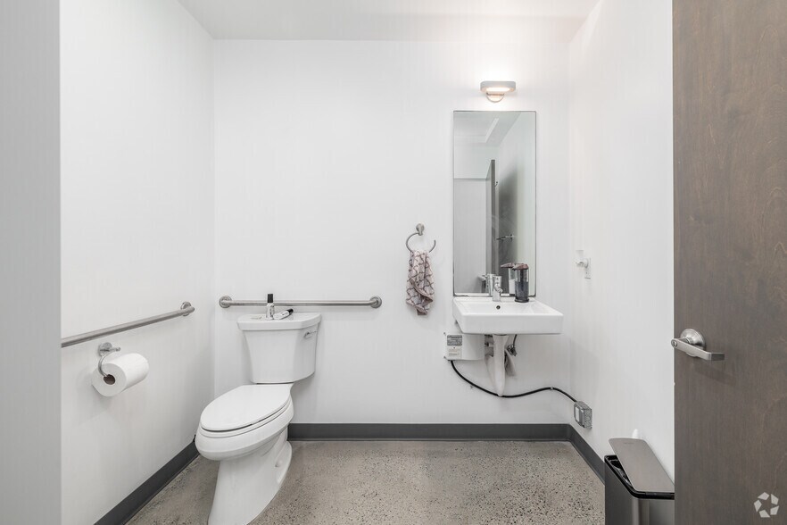 More Photos Of 627 Aviation Way, Manhattan Beach Loft Creative Space For Lease