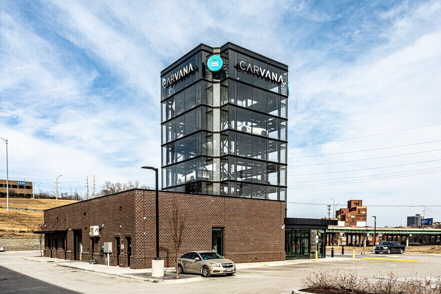 More Photos Of 1700 W 29th St, Kansas City General Retail For Sale