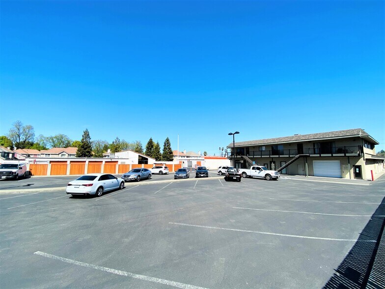 More Photos Of 12333 Saratoga Sunnyvale Rd, Saratoga Storefront Retail Office For Lease