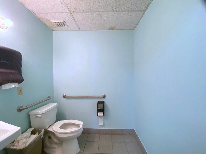 More Photos Of 1655 E Semoran Blvd, Apopka Medical For Sale