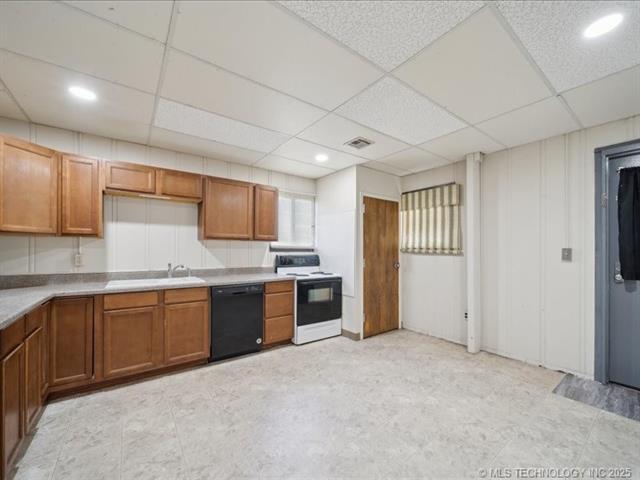 More Photos Of 536 N Ash St, Nowata Storefront For Sale