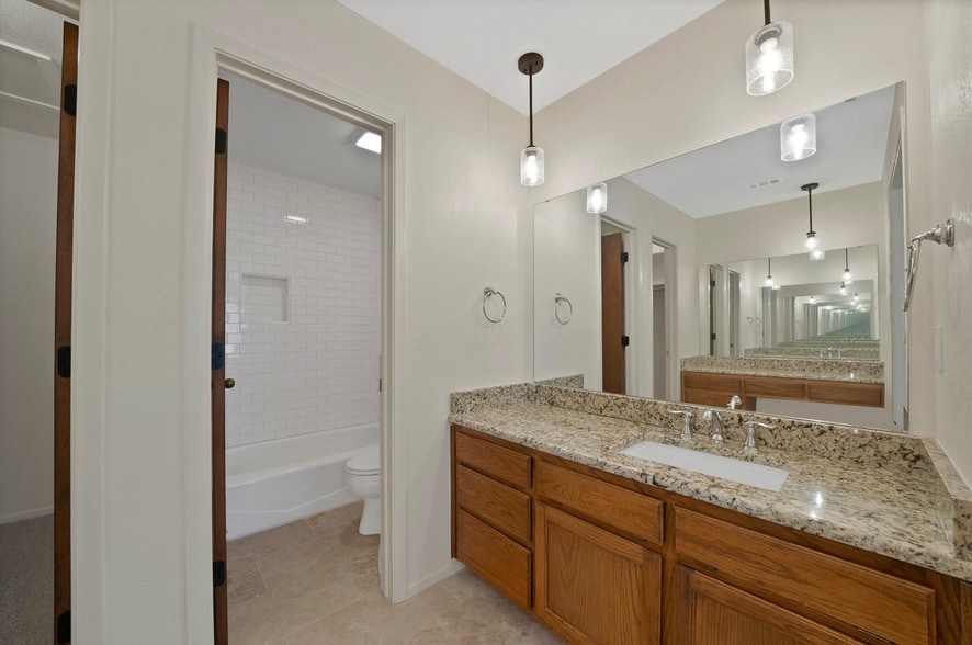 More Photos Of 2415 Sanguinet St, Fort Worth Apartments For Sale