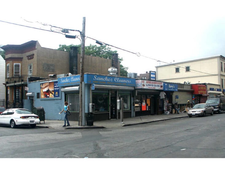 More Photos Of 114 E 183rd St, Bronx Freestanding For Lease
