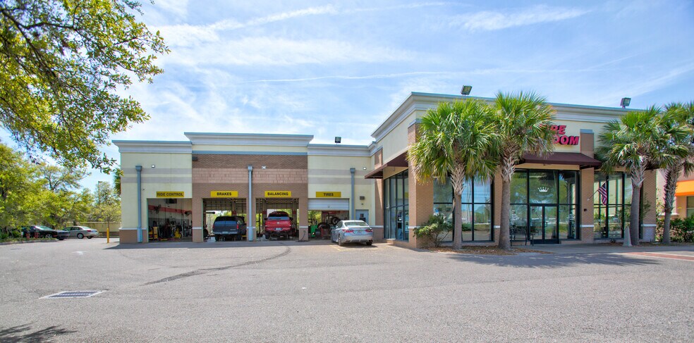 More Photos Of 440 N Us Highway 441, Lady Lake Freestanding For Sale